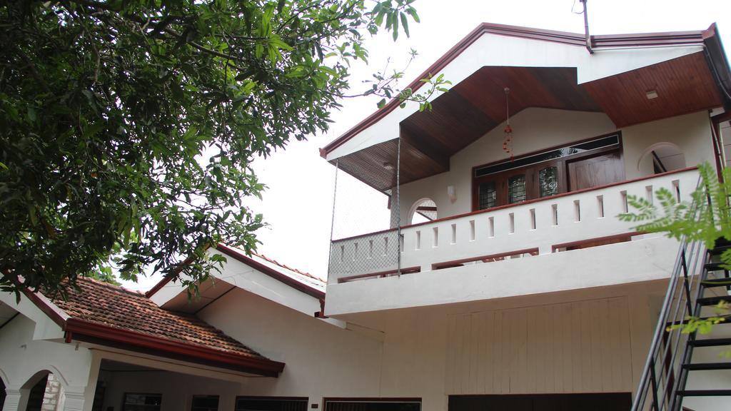 ホテル Desitha Family House ミリッサ エクステリア 写真