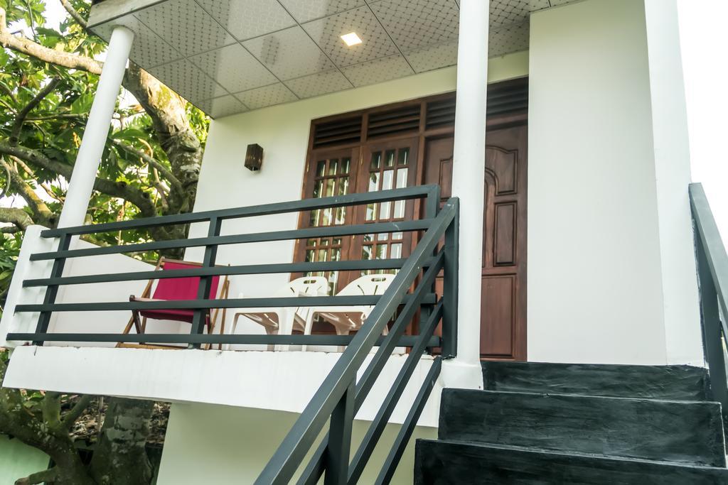 ホテル Desitha Family House ミリッサ エクステリア 写真