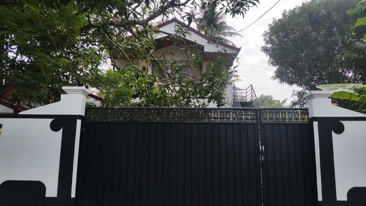 ホテル Desitha Family House ミリッサ エクステリア 写真